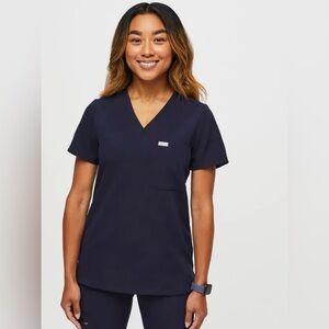 Figs Catarina One-Pocket Scrub Top in Small, Petite Navy